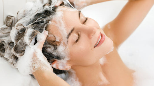 Shampoos Neutros vs. Shampoo de Miel: ¿Cuál es mejor para tu tipo de cabello?